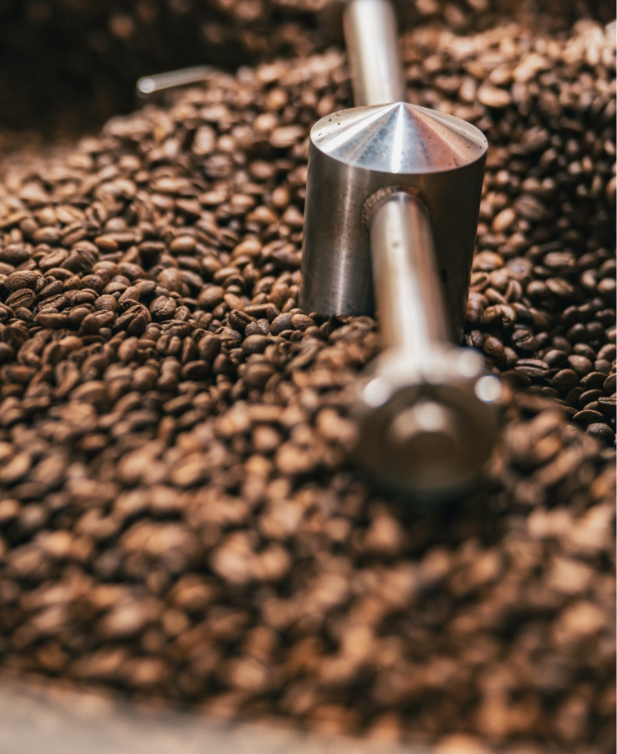 Kaffeebohnen werden in der Kaffeerösterei in Pfäffikon geröstet