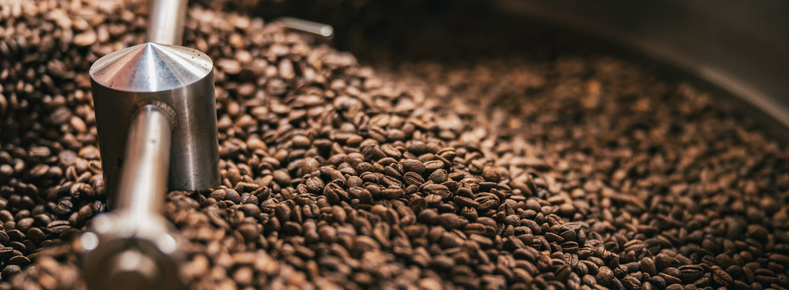 Kaffeebohnen werden in der Kaffeerösterei in Pfäffikon geröstet